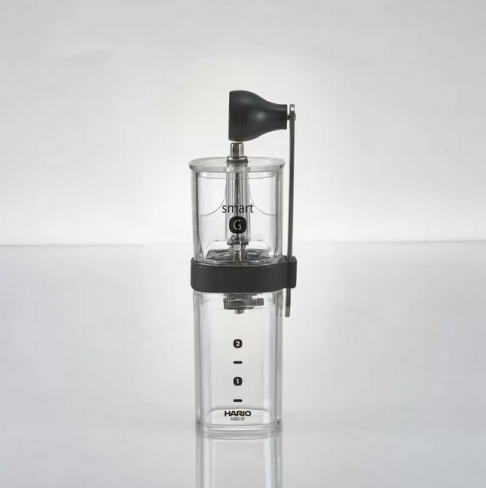 Ręczny młynek Hario Smart G Coffee Mill - widok od przodu 