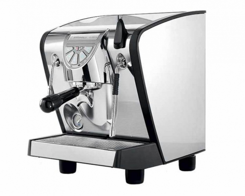 Nuova Simonelli Musica Black Tank widziany z lewej