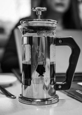 French Press Bialetti Preziosa w użyciu codziennym