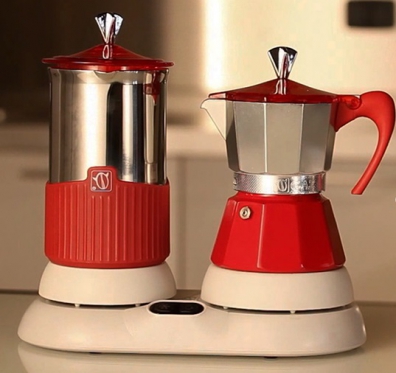 Kawiarki G.A.T. na stole 