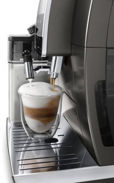 latte macchiato przygotowane z pomocą ekspresu automatycznego