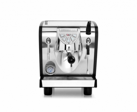 Nuova Simonelli Musica Black Tank widok z przodu ekspresu