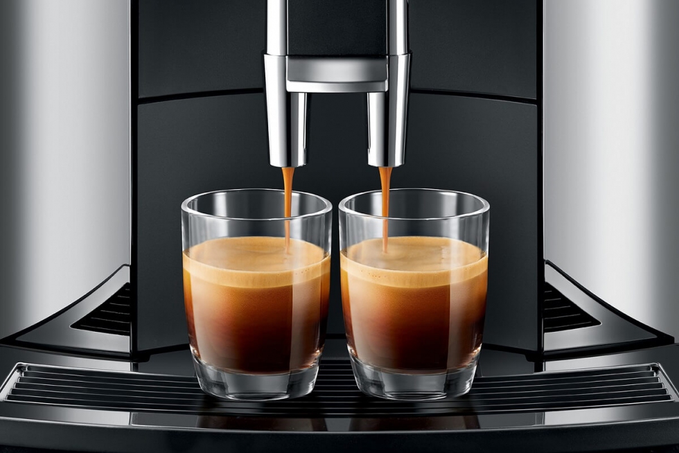 kawa czarna przygotowana przez ekspres Jura